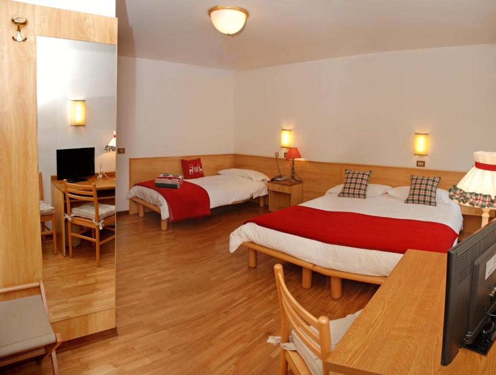 Albergo Centrale Santo Stefano Di Cadore Ruang foto